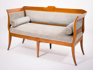 Antikes originales Biedermeier Sofa, neu gepolstert und mit Stoff bezogen