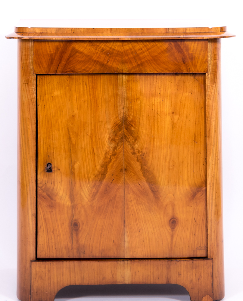 Kleiner Kirschbaumschrank, Biedermeier - Antiquitäten Daniel C. Nagel